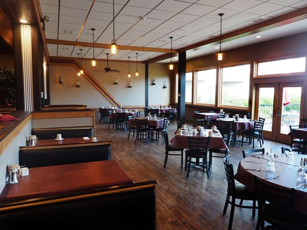 Evergreen Resort Cadillac Restaurant bilde